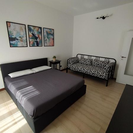 Brenta/Corvetto Studio Apartment Milan Bagian luar foto