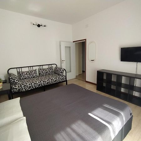 Brenta/Corvetto Studio Apartment Milan Bagian luar foto
